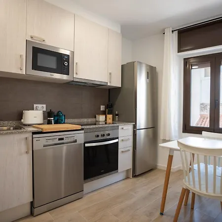 Centric & Near The Sea Victoria 3 Apartment